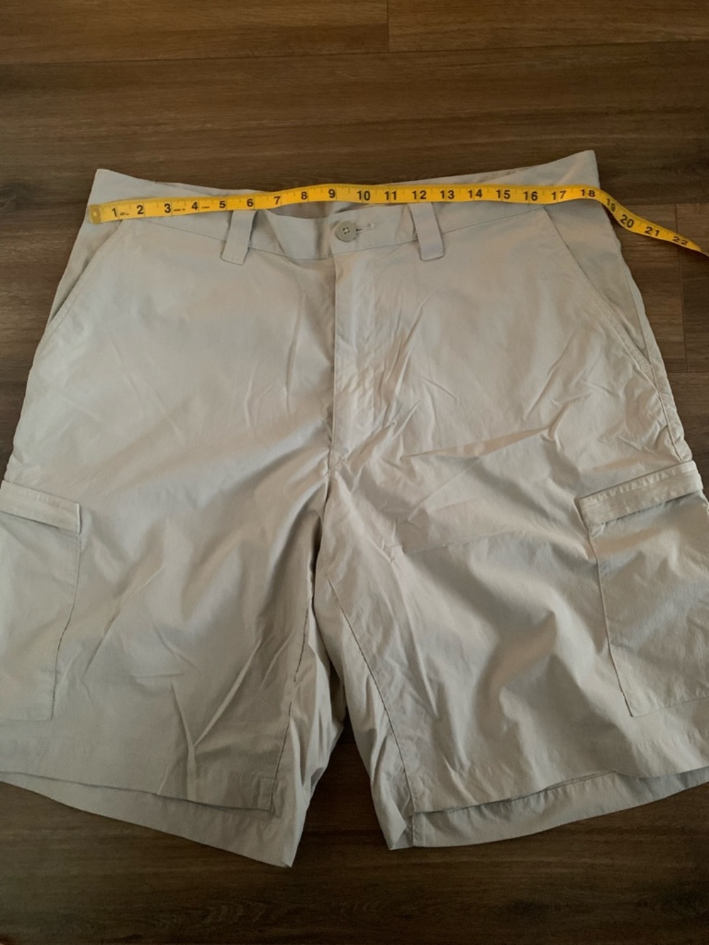 Patagonia Shorts Men's outdoor Beige Cargo Shorts size 38